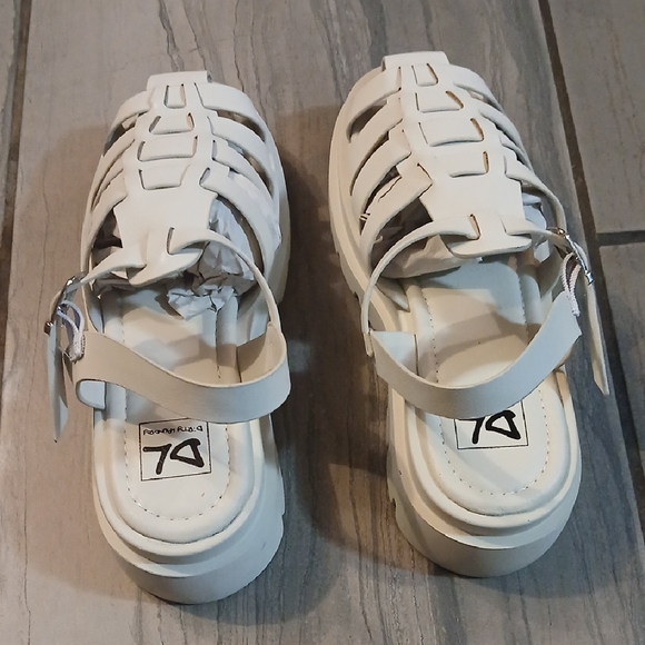 Kids White Sandals - Picture 5 of 10